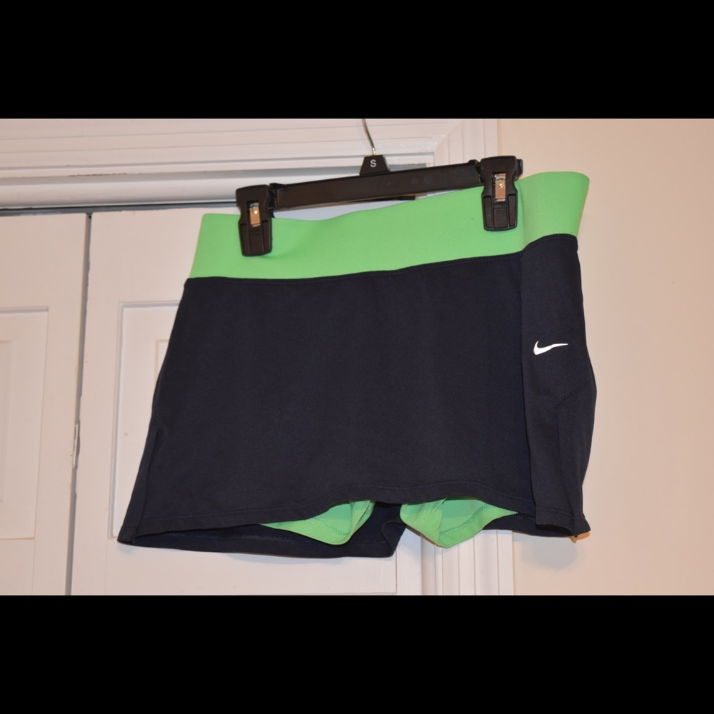 Nike women’s navy tennis/golf skirt